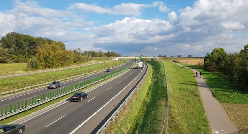 Zdjęcie pojazdów na drodze ekspresowej/ GDDKiA