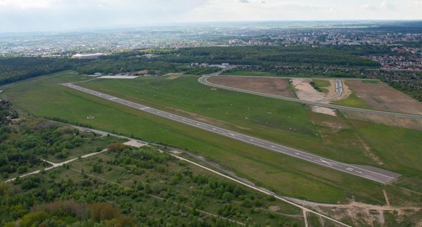 Zdjęcie pasa startowego na Krywlanach/ bialystok.pl