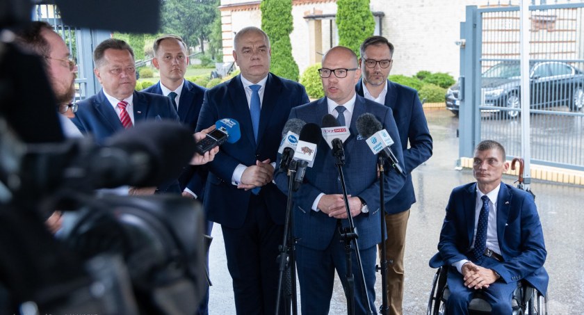 Zdjęcie z konferencji prasowej poświęconej wyposażeniu Wojska Polskiego na granicy wschodniej/ podlaskie.eu