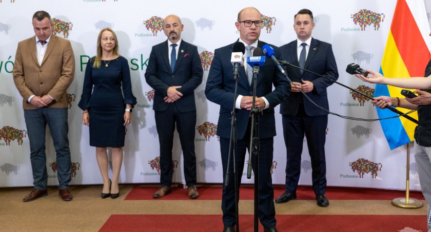 Zdjęcie przedstawicieli samorządów  marszałka województwa podlaskiego/ podlaskie.eu