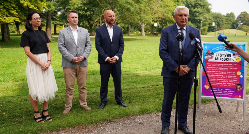 Zdjęcie z konferencji prasowej poświęconej piknikom osiedlowym w Białymstoku/ bialystok.pl