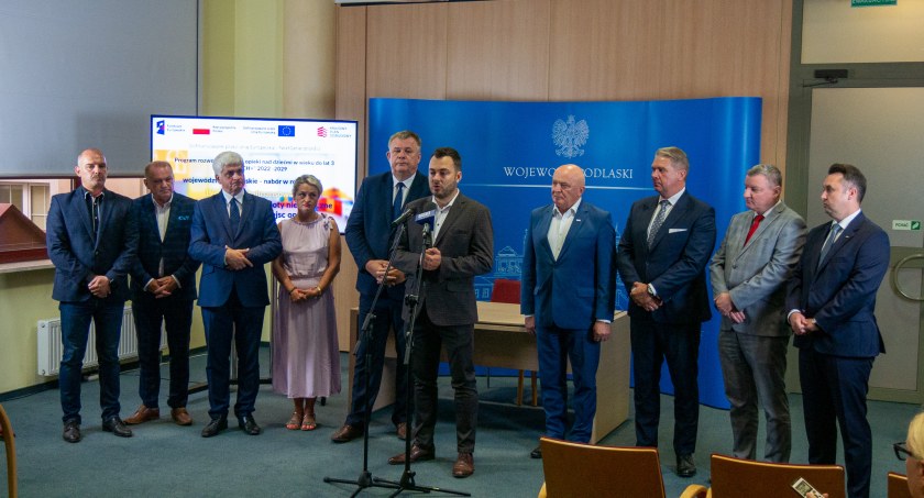 Zdjęcie beneficjentów programu Maluch Plus/ PUW