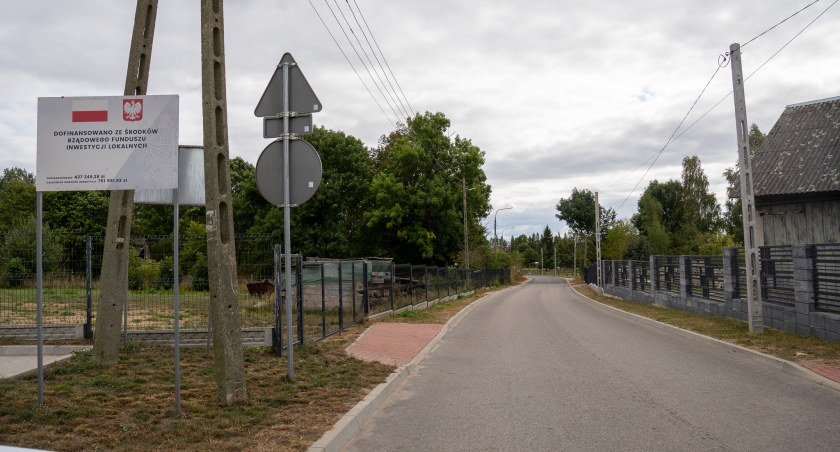Zdjęcie nowej drogi w gminie Suraż/ PUW