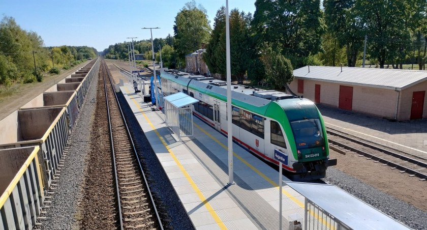 Zdjęcie pociągu na nowym peronie w Augustowie/ PKP PLK
