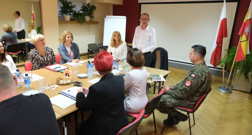 Zdjęcie ze spotkania Zespołu Interdyscyplinarnego ds. przeciwdziałania przemocy domowej/ bialystok.pl