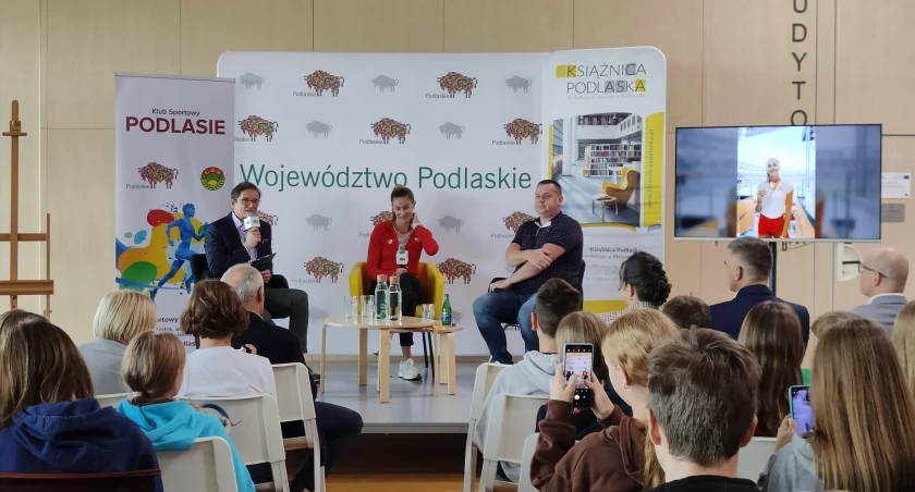 Zdjęcie Natalii Kaczmarek na spotkaniu w Książnicy Podlaskiej/ DDB