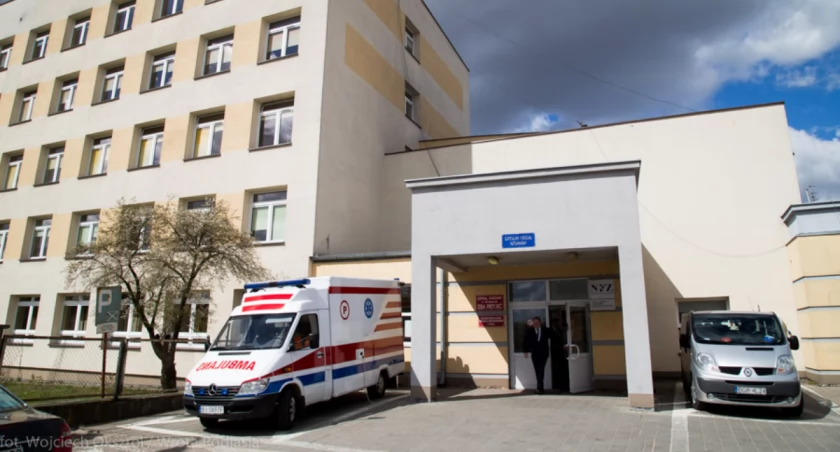 Zdjęcie wejścia na izbę przyjęć szpitala w Grajewie/ podlaskie.eu