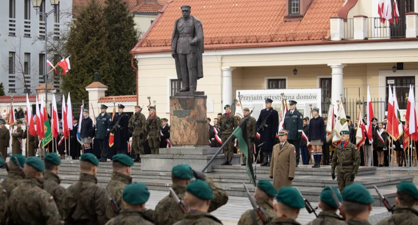 Zdjęcie z uroczystości rocznicy odzyskania niepodległości/ wrotapodlasia.pl