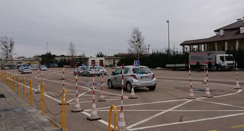 Zdjęcie pojazdów egzaminacyjnych białostockiego WORD/ DDB