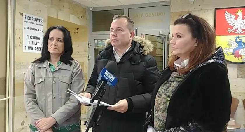 Zdjęcie z konferencji radnych PiS. Od lewej: Katarzyna Ancipiuk, Henryk Dębowski, Katarzyna Siemieniuk/ DDB