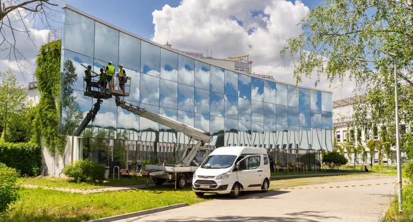 Zdjęcie instalacji na kampusie UwB/ Maciej Skindzier