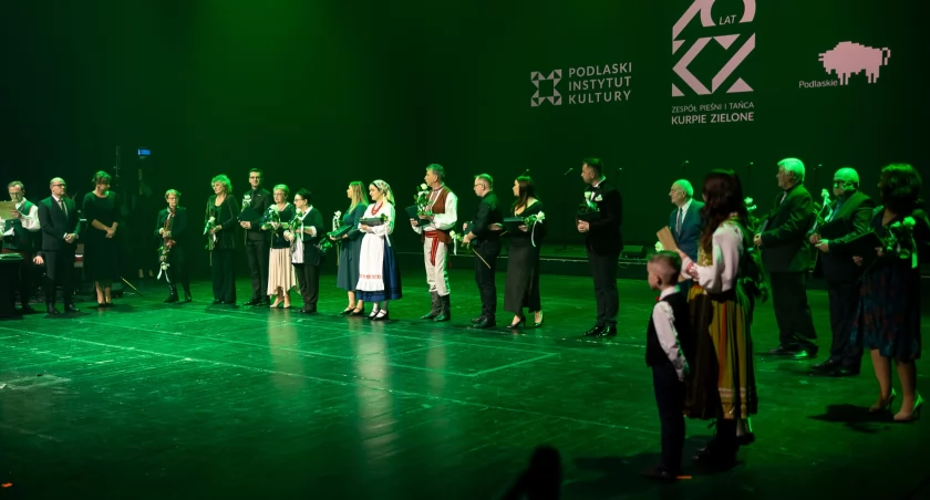 Zdjęcie z gali 70-lecia Kurpi Zielonych/ podlaskie.eu