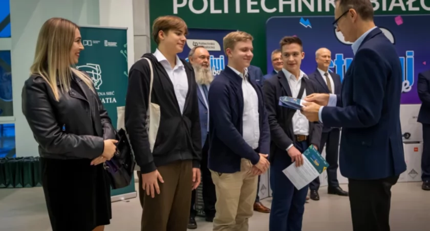 Zwycięski zespółz VI Liceum Ogólnokształcące im. Króla Zygmunta Augusta w Białymstoku . Foto: Dariusz Piekut, PB