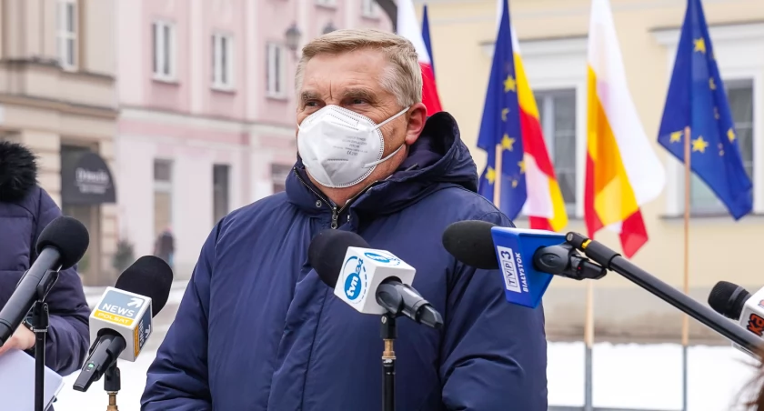 Zdjęcie Tadeusza Truskolaskiego w maseczce/ bialystok.pl