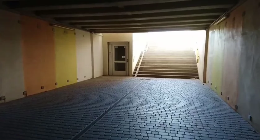 Zdjęcie windy w przejściu podziemnym pod ulicą Andersa w Białymstoku/ DDB