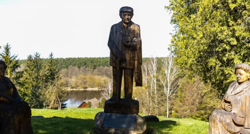 Zdjęcie pomnika/ podlaskie.eu