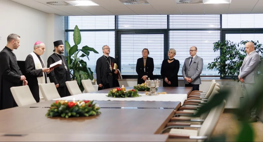 Zdjęcie z uroczystości poświęcenia nowej siedziby urzędu marszałkowskiego/ podlaskie.eu