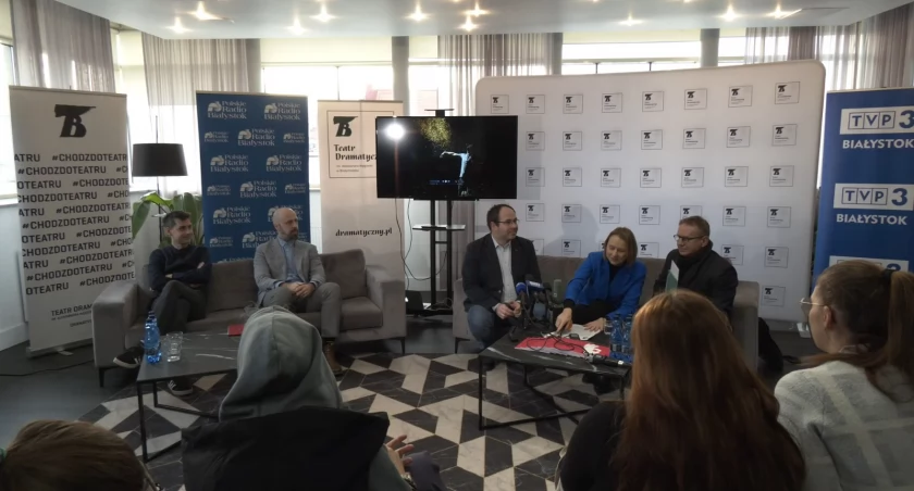 Zdjęcie z konferencji prasowej Teatru Dramatycznego/ DDB