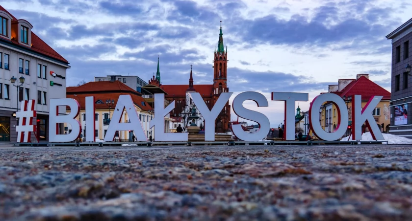 Zdjęcie napisu #Białystok na Rynku Kościuszki w Białymstoku/ bialystok.pl