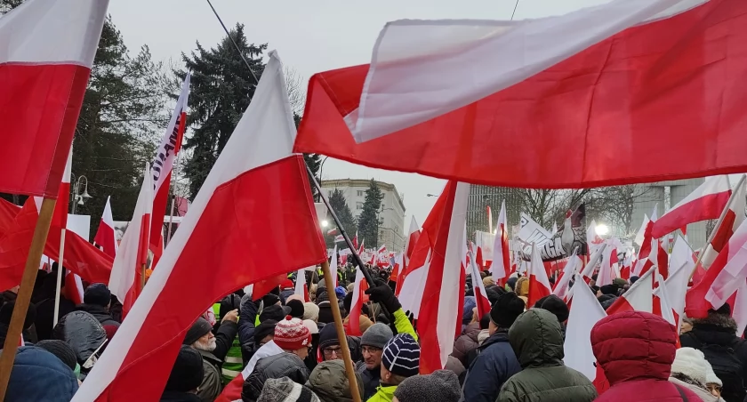 Zdjęcie uczestników manifestacji w Warszawie/ DDB