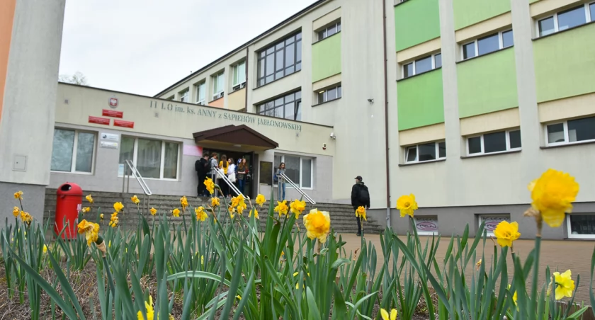 Zdjęcie budynku II LO w Białymstoku/ bialystok.pl