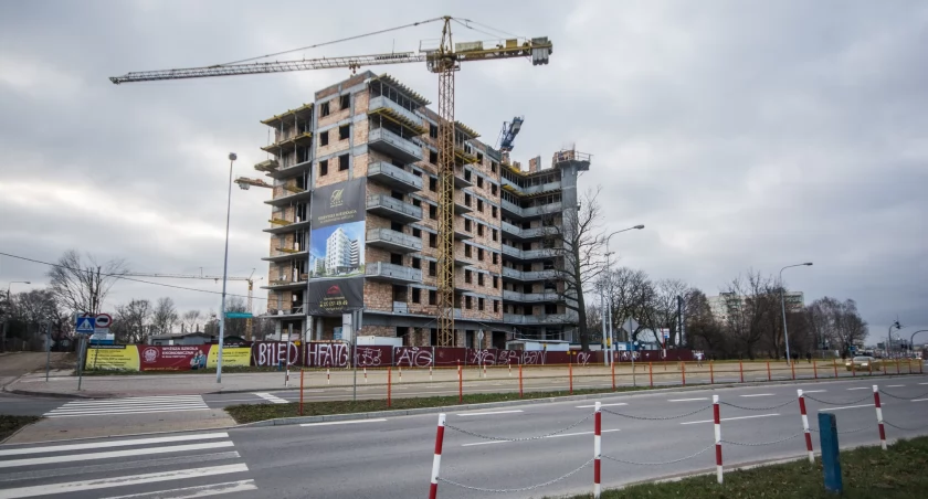 Zdjęcie budowanego bloku wielorodzinnego w Białymstoku/ DDB
