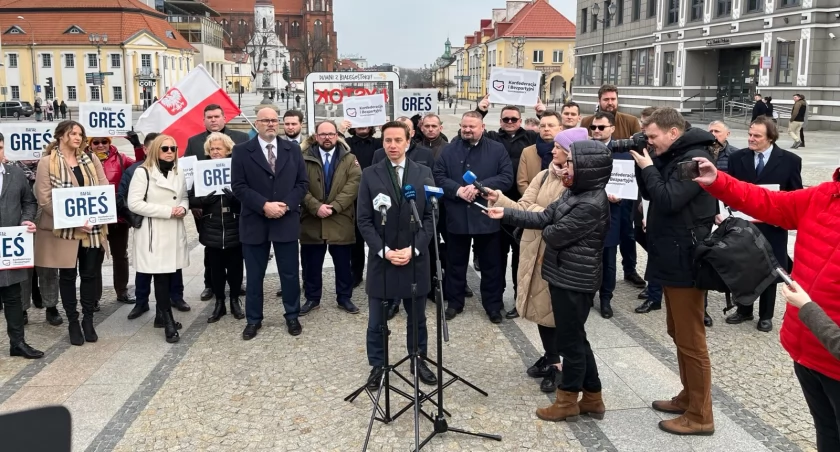 Zdjęcie z inauguracji kampanii samorządowej Konfederacji i Bezpartyjnych Samorządowców w Białymstoku/ Twitter.com Krzysztof Bosak