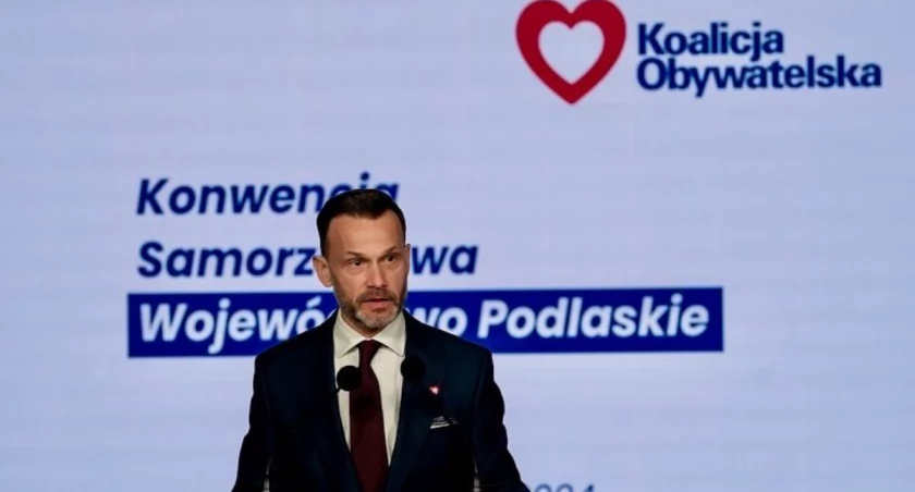 Zdjęcie Jacka Brzozowskiego na mównicy/ Twitter.com Jacek Brzozowski