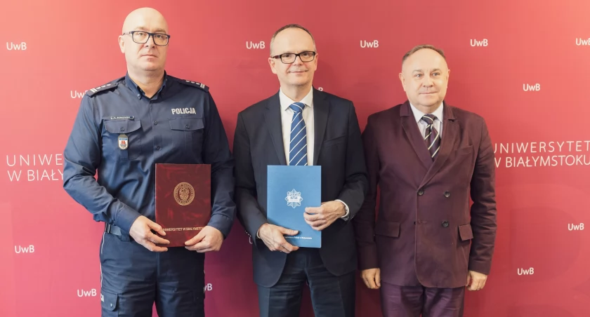 Zdjęcie Wojewódzkiego Komendanta Policji i przedstawicieli UwB/ Piotr Duniewski, UwB 