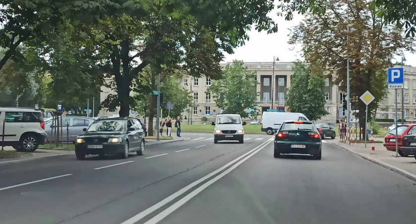 Zdjęcie samochodów na ulicy w Białymstoku/ DDB