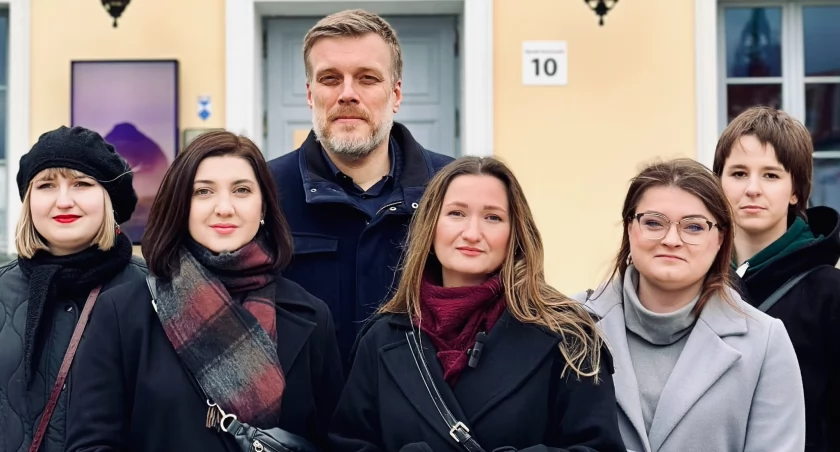 Zdjęcie Adriana Zandberga w gronie kandydatek w wyborach samorządowych/ Twitter.com Adrian Zandberg
