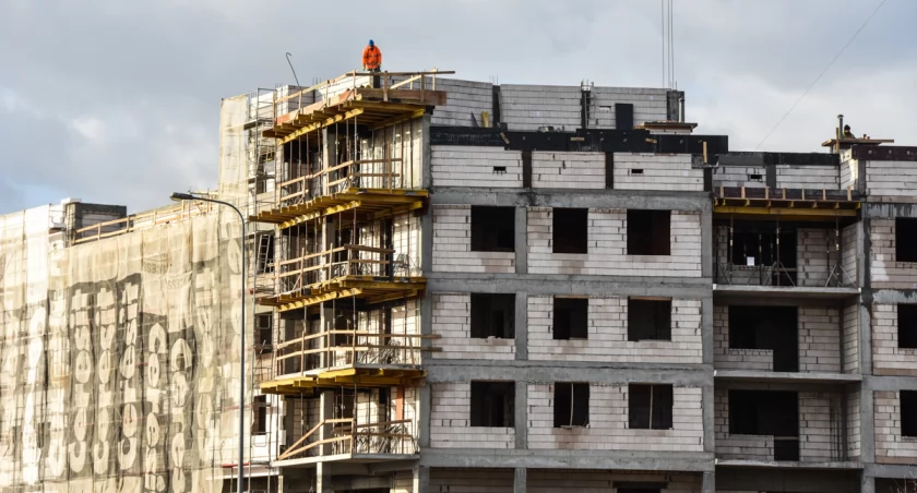 Zdjęcie budowy bloku/ bialystok.pl