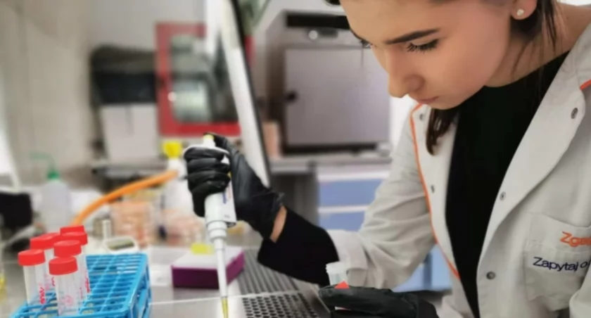 Zdjęcie studentki UwB / Foto: M. Bartoszewicz, Wydział Biologii UwB