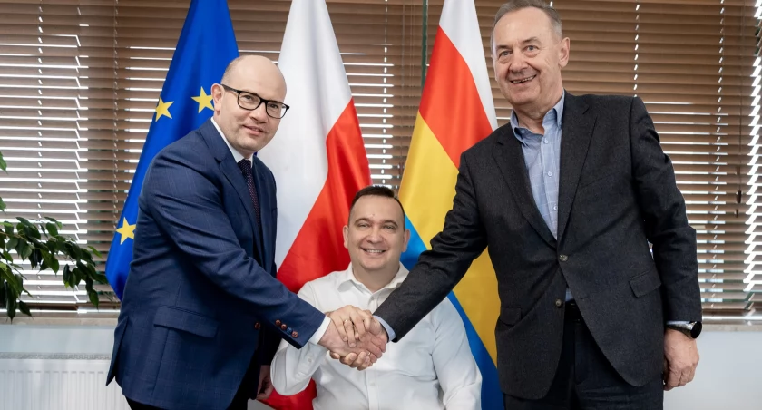 Zdjęcie marszałka województwa podlaskiego z Rafałem Czuperem/ podlaskie.eu