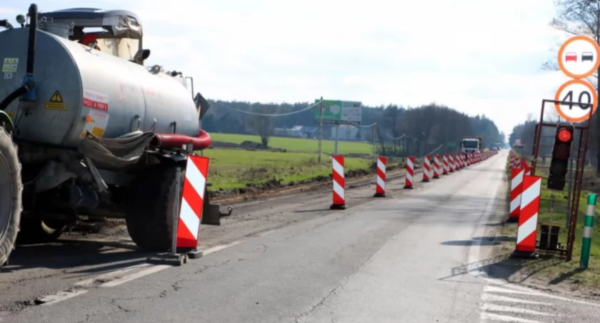 Zdjęcie z budowy ciągu pieszo - rowerowego przy drodze Łomża - Śniadowo/ podlaskie.eu
