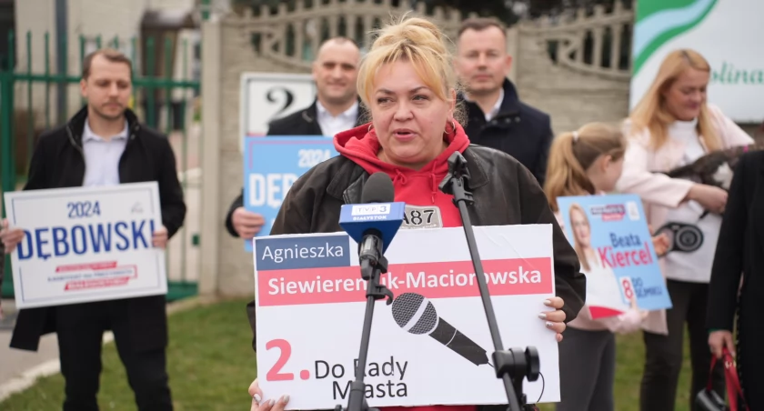Zdjęcie kandydatów do białostockiego samorządu podczas konferencji prasowej pod Schroniskiem dla Zwierząt w Białymstoku/ mat. pras.)