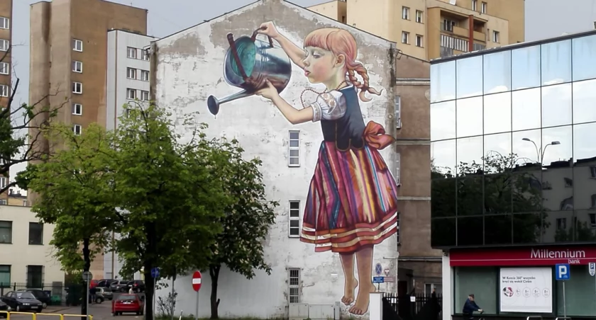 Zdjęcie muralu dziewczynki z konewką/ DDB