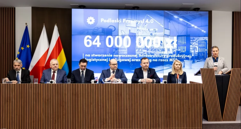 Zdjęcie przedstawicieli samorządów podlaskich/ podlaskie.eu