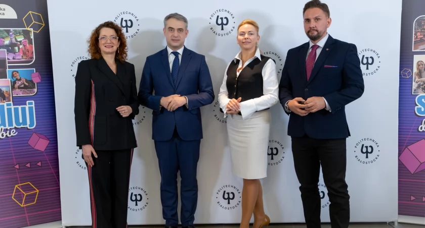 Zdjęcie ministra Krzysztofa Gawkowskiego z wicewojewodą podlaskim i przedstawicielkami Politechniki Białostockiej/ Dariusz Piekut Politechnika Białostocka