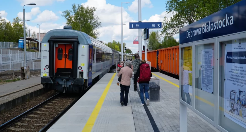Zdjęcie pociągu na peronie w Dąbrowie Białostockiej/ PKP PLK