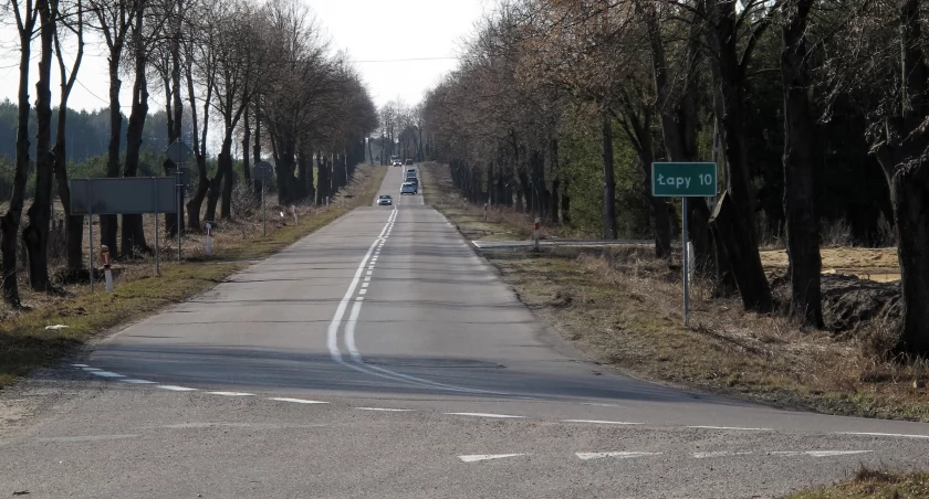 Zdjęcie drogi wojewódzkiej nr 682/ Krzysztof Kundzicz - Praca własna, CC BY-SA 3.0, https://commons.wikimedia.org/w/index.php?curid=24955523