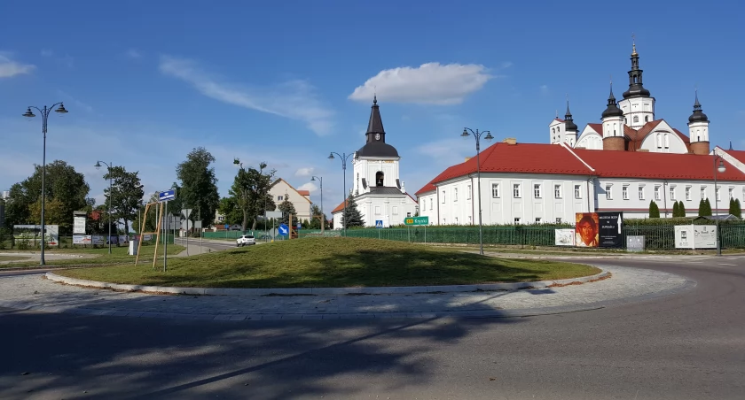 Zdjęcie ronda i monastyru w Supraślu/ DDB