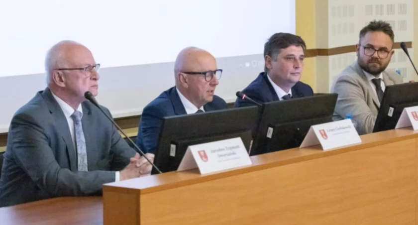 Zdjęcie prezydium Sejmiku Województwa Podlaskiego/ podlaskie.eu