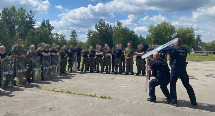 Zdjęcie ze szkolenia prowadzonego przez policyjną prewencję/ podlaska.policja.gov.pl