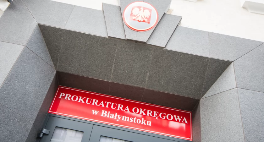 Zdjęcie wejścia do budynku Prokuratury Okręgowej w Białymstoku/ DDB