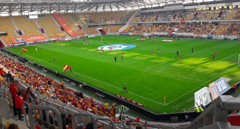 Zdjęcie kibiców Jagiellonii na Stadionie Miejskim w Białymstoku/ TJ
