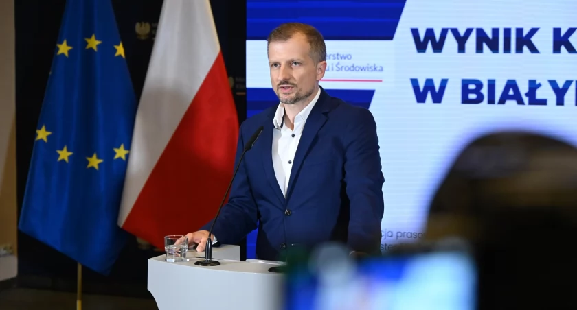 Zdjęcie Mikołaja Dorożały na konferencji prasowej w Białymstoku/ Ministerstwo Klimatu i Środowiska
