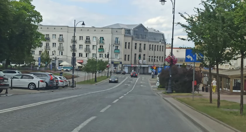 Zdjęcie samochodów na ulicy w Białymstoku/ DDB