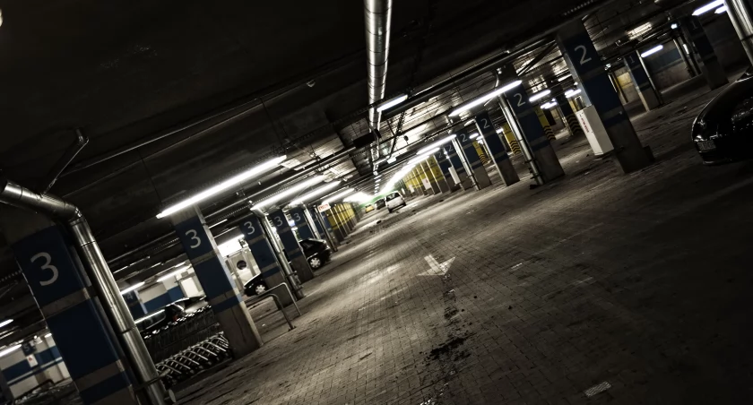 Zdjęcie parkingu podziemnego w galerii Atrium Biała/ DDB