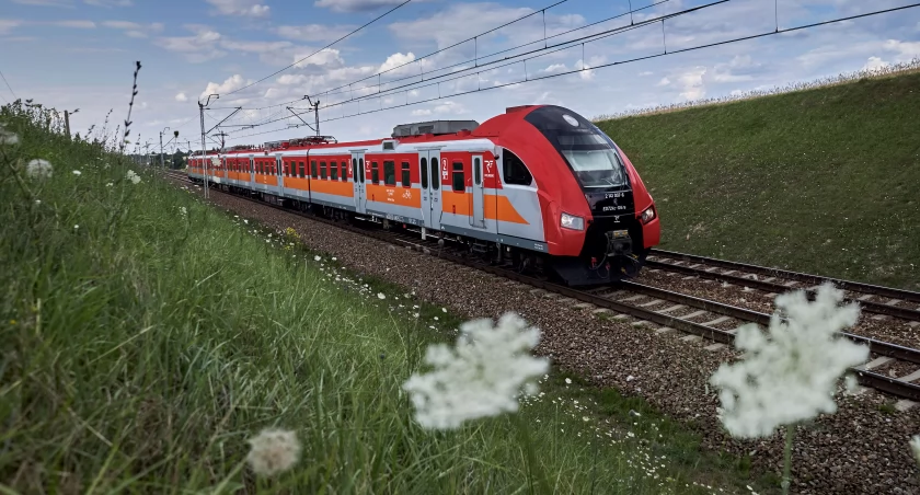 Zdjęcie pociągu Polregio na torach/ Polregio